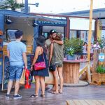 Una de las camionetas con «sabor argentino» situada en la plaza central del parque comercial Bonaire
