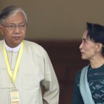 Htin Kyaw, junto a Aung San Suu Kyi