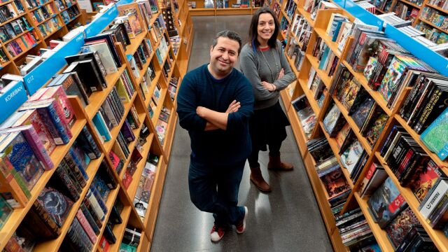Los editores de “Insólitas”, fotografias en la mítica librería Gigamesh