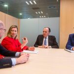 Del Olmo conversa con Martín Tobalina en presencia de los compradores de Made, durante el encuentro que mantuvieron la semana pasada