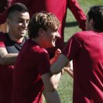 Correa, Griezmann y Godín, ayer, en el entrenamiento en Majadahonda