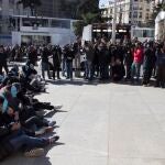 Los miembros del Hogar Social en la uerta del COngreso