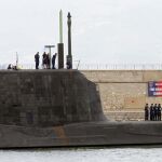El submarino de propulsión nuclear británico "HMS Ambush" zarpa del puerto de Gibraltar hacia Reino Unido