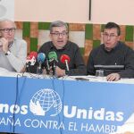 Argüello da a conocer la campaña de la oenegé en Valladolid, junto a José María Borge y el misionero Rolando Ruiz