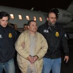 El Gobierno mexicano entregó a las autoridades de Estados Unidos al líder del cartel de Sinaloa, Joaquín "el Chapo"Guzmán, informó la Secretaría de Relaciones Exteriores