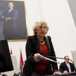 La alcaldesa de Madrid, Manuela Carmena, durante el Pleno del Ayuntamiento de Madrid