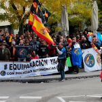 Policías y guardias civiles se manifestaron frente al Congreso de los Diputados / Foto: Rubén Mondelo