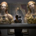 Sala con el imponente retrato del Conde Duque de Olivares de Velázquez al fondo