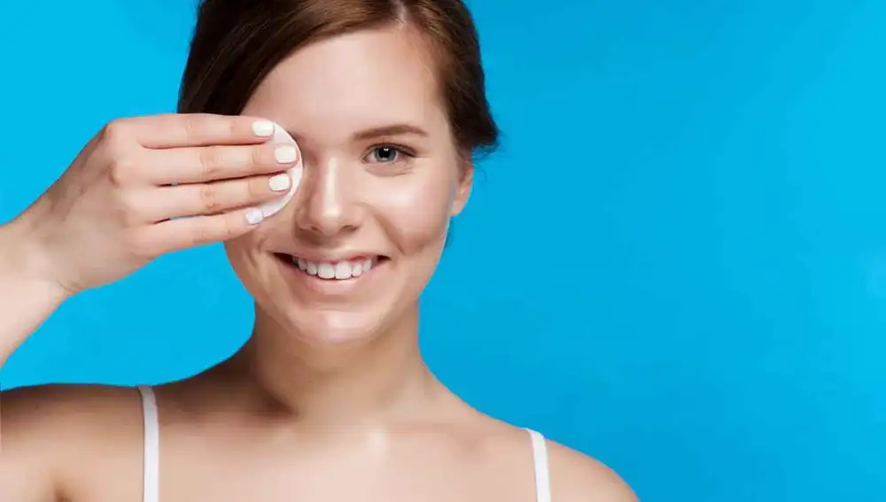5 errores que cometes al lavarte la cara (y de los que no eres consciente)