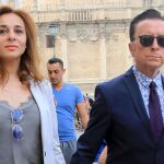 El torero José Ortega Cano y Ana María Aldón, en una imagen de archivo en Sevilla / Gtres