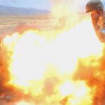 Una fotógrafa de guerra captó la última imagen de su vida: el momento en que una explosión la mató