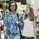 Doña Sofía y la Princesa Leonor, durante un paseo por Palma de Mallorca / Efe