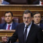 El presidente del Gobierno, Mariano Rajoy, durante su intervención en respuesta a la interpelación de la portavoz del Grupo Socialista, Margarita Robles, en la sesión de control al Gobierno referida a la amnistia fiscal y la sentencia del Tribunal Constitucional.