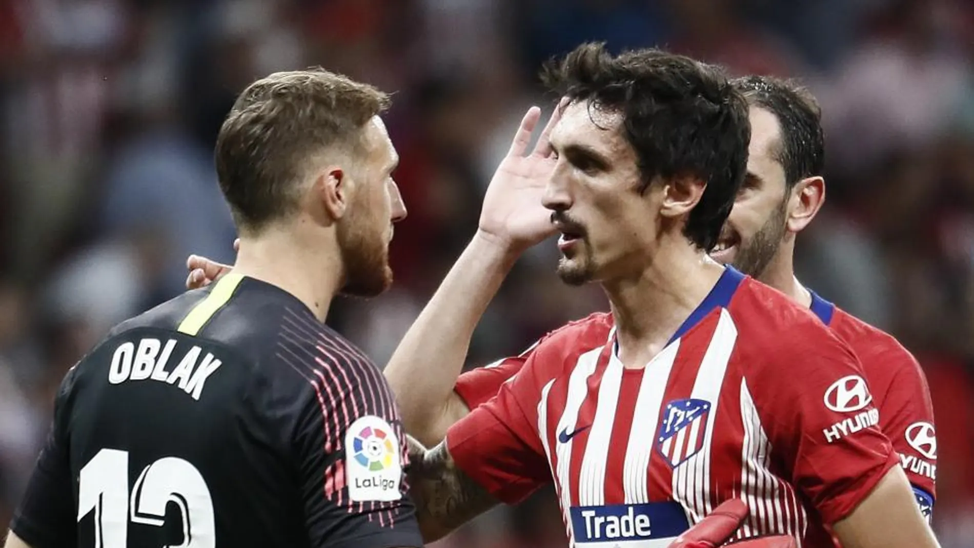 Los jugadores del Atlético de Madrid Jan Oblak y Stefan Savic.