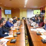 El jurado, integrado por periodistas de la Región y presidido por Alejandro Salgado, de la Junta, durante la deliberación