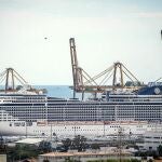 Más de 77.000 pasajeros llegaron al puerto valenciano en abril. Las visitas, muy programadas apenas les dejan tiempo libre para gastar dinero en comercios, bares y restaurantes