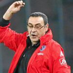 Maurizio Sarri gesticula durante un partido del Nápoles