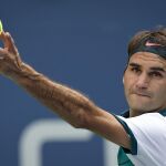 Roger Federer, en su servicio frente a Leonardo Mayer