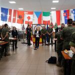 La presidenta del Congreso, Ana Pastor, durante su intervención en la visita realizada hoy a la base militar de la OTAN de Adazi / Efe