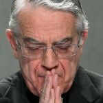 El portavoz vaticano, Federico Lombardi, en rueda de prensa tras el anuncio de renuncia hecho por el papa Benedicto XVI.