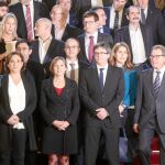 Neus Munté (arriba a la izquierda) o Marta Pascal (a la derecha de Puigdemont) marcan el futuro de CDC
