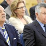 Julián Muñoz y José Antonio Roca, en el juzgado