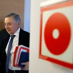 Pepe Blanco a su llegado al Congreso donde comparece ante la comisión de investigación sobre el accidente del Alvia / Ep
