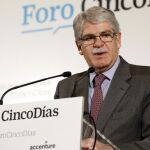 El ministro de Asuntos Exteriores y Cooperación, Alfonso Dastis, durante su intervención hoy en el foro Cinco Días celebrado en Madrid