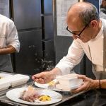 Paco Pérez, en la cocina de su restaurante Miramar, que cuenta con dos estrellas Michelin