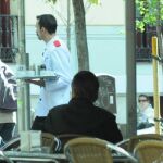 Los sectores que concentran un mayor volumen de horas extra trabajadas en el segundo trimestre son la industria manufacturera (1,1 millones de horas de media a la semana), comercio y reparación de vehículos (848.000 horas), hostelería (775.000 horas). Foto: CC.OO.