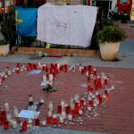 Velas para Julen en un altar improvisado/Foto: Ap / Vídeos C. Pastrano