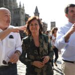 La vicepresidenta del Gobierno, Carmen Calvo (c), el secretario general del PSdeG, Gonzalo Caballero (d) y el delegado del Gobierno en Galicia, Abel Losada. Foto: Efe