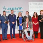 Los premiados junto a J. Manuel González, Julio Herrero, de Aspaym; la consejera Alicia García, Puente e Imelda Rodríguez