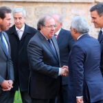 Herrera saluda a Antonio Costa y a Pedro Sánchez en presencia de Óscar Puente.