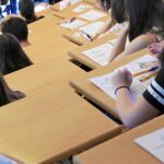 El 53% de los estudiantes de la ESO pasan de curso con criterios dispares y el 36% de los de Bachillerato