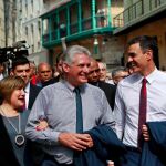 Miguel Díaz-Canel con Pedro Sánchez en las calles de La Habana/EFE