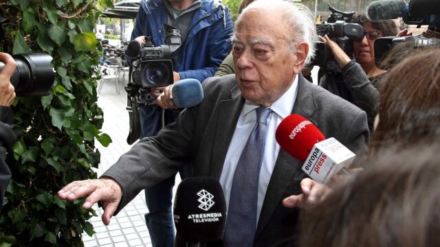 Jordi Pujol, a la entrada de su domicilio