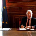 Josep Borrell firma los cuatro memorandos de entendimiento que determinan aspectos de la relación futura con Gibraltar/Foto: Efe