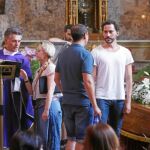 Paco León, junto a su equipo de rodaje durante la grabación de una escena de su nuevo largometraje