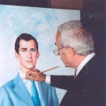 José María Falgas pintando un retrato de SM el Rey Felipe