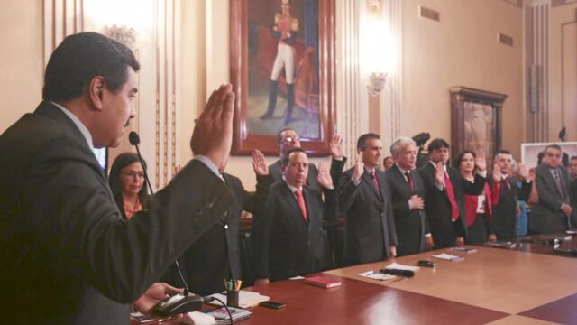El presidente venezolano toma juramento a los ministros de su nuevo Gobierno con el que ha afianzado la ortodoxia del Socialismo del siglo XXI