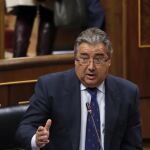 El ministro del Interior, Juan Antonio Zoido, durante su intervención en la sesión de control al Gobierno
