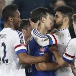 Diego Costa tuvo una pelea con Barry y vio la tarjeta roja por primera vez desde que llegó al Chelsea hace dos años