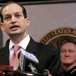 Fotografía de archivo del 23 de junio de 2006 del abogado hispano y ex fiscal general de Miami, Alexander Acosta