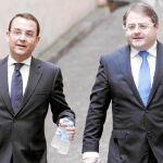 Miguel Zorío (izquierda), en una imagen de archivo, entrando a los juzgados de Palma de Mallorca por el «caso Nóos»