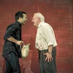Ricardo Gómez (izda.) se convierte en el ayudante de un Rothko al que da vida Juan Echanove en «Rojo»