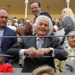 El maestro Palomo Linares, en la barrera de la plaza de toros de Las Ventas