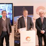 El alcalde de Estepona, José María Garía Urbano (en el centro)