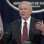 Jeff Sessions habla hoy en el Departamento de Justicia en Washington