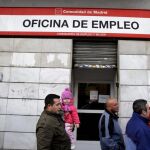 El desempleo bajó una décima en septiembre tanto en la eurozona como la UE, hasta el 10,8 % y el 9,3 %.